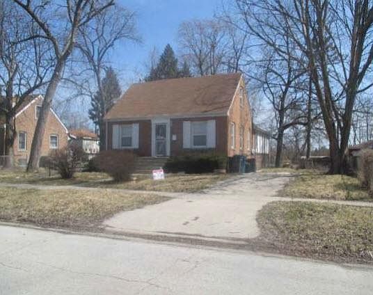 3rd image of 16207 Emerald Ave