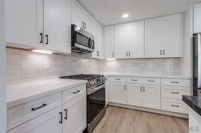 10190 Drumcliff Ave — Photo 11