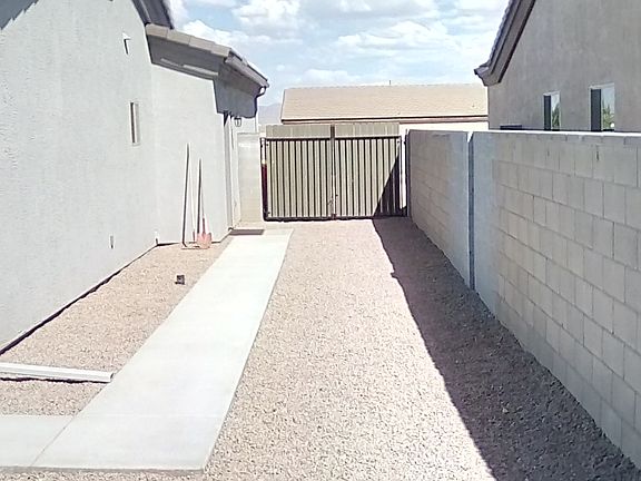 5th image of 4821 N Famoso Dr