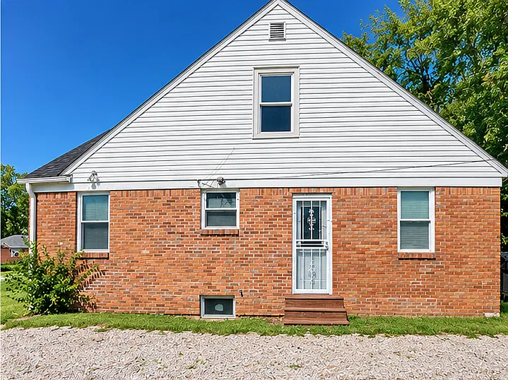 3437 N Oxford St — Photo 2