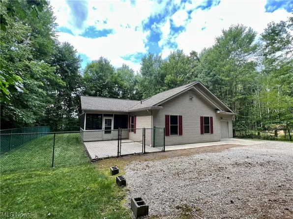 8371 Ash Dr SW, Sherrodsville, OH 44675
