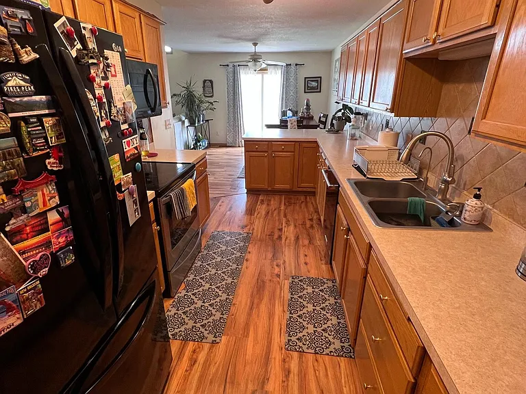 1650 Wellington Ln — Photo 5