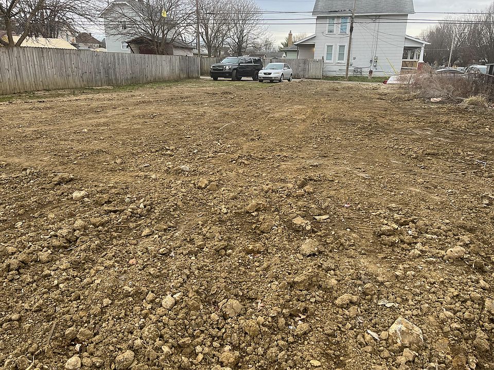 2nd image of 1696 Parsons Ave