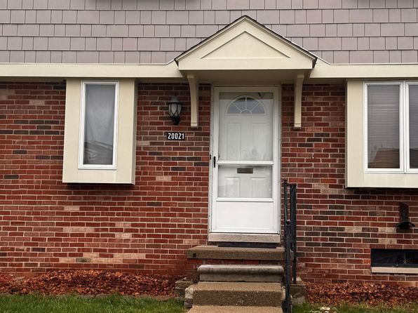 20021 N Great Oaks Cir, Clinton Township, MI 48036