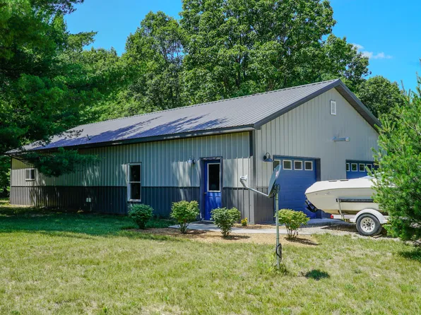 11775 Country Acres Dr, Interlochen, MI 49643