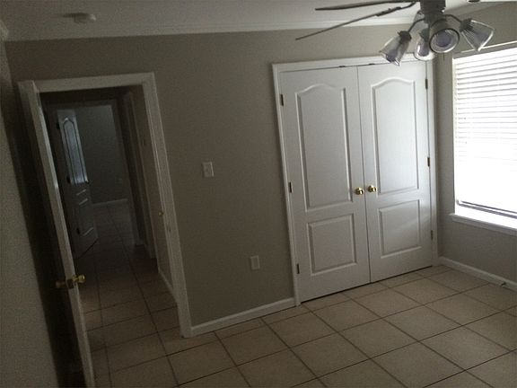 2nd image of 126 Charlotte St #B