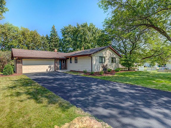 2nd image of 2906 Country Wood Dr