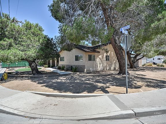 2nd image of 400 Karin St