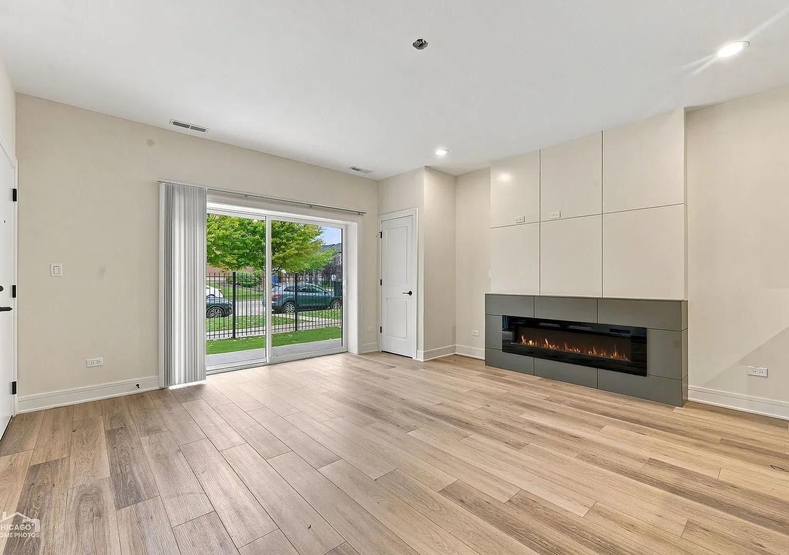 4605 S Prairie Ave — Photo 3