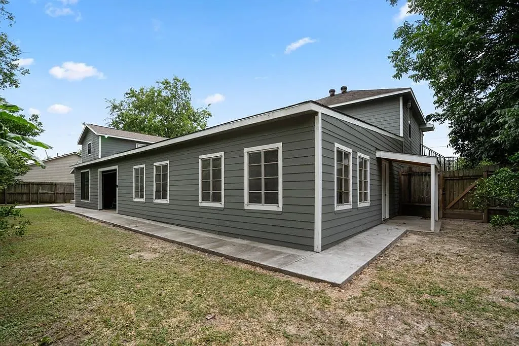 2 bed, 1.0 bath, 900 sqft, $1,100 — Photo 1