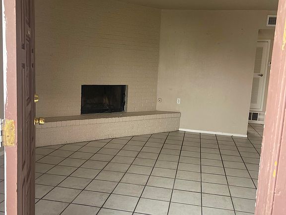 2nd image of 2919 Beachcomber Dr Unit B