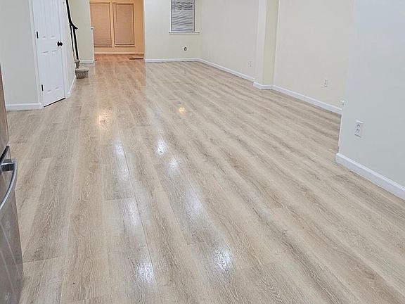 4th image of 4069 Roosevelt Blvd