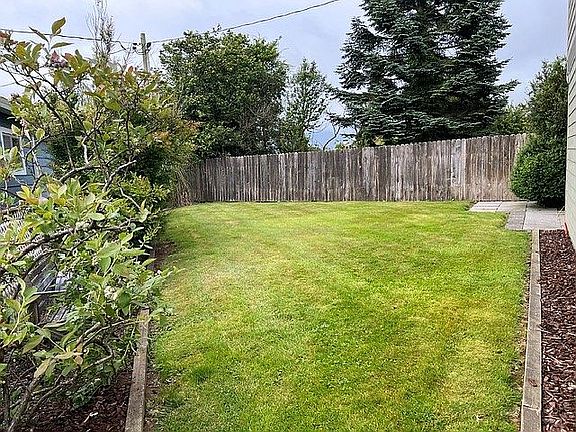3rd image of 4208 Ginkgo Ave