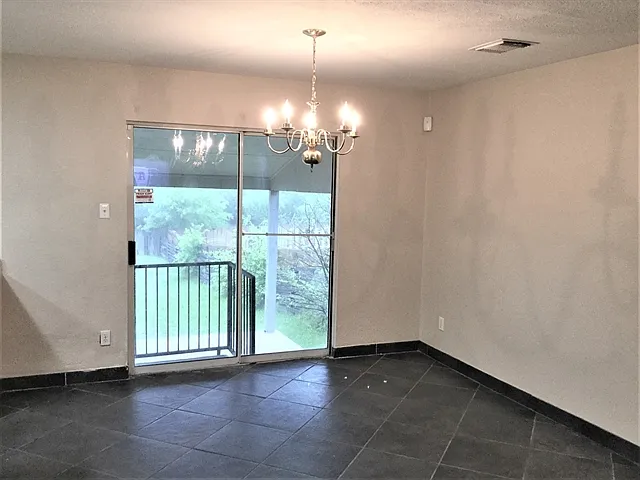 3 bed, 2.0 bath, 2111 sqft, $1,975 — Photo 4