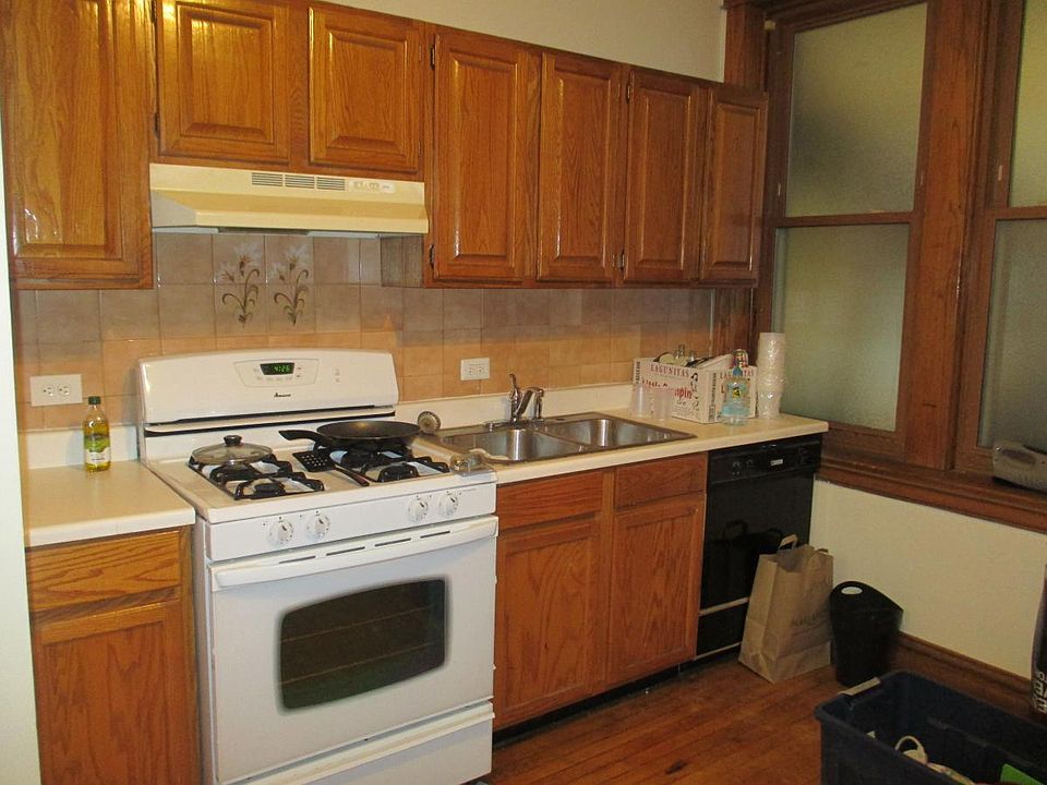 Oak cabinet kitchen