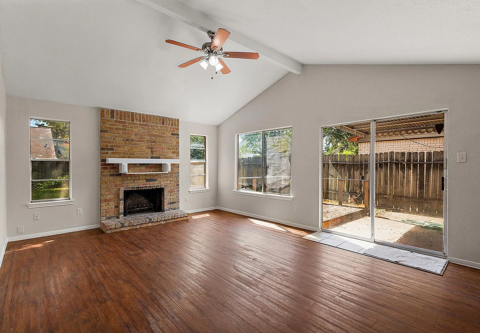 3 bed, 2.0 bath, 1269 sqft, $1,785 — Photo 2