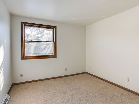 4th image of 112 Fairgreen Dr #14702215