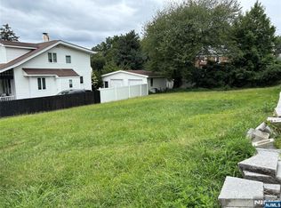 485 Westview Pl, Fort Lee, NJ 07024