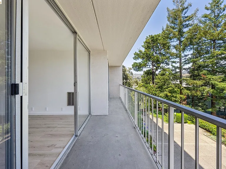 1 Kelton Ct #4K — Photo 9