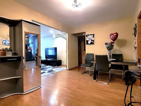 5th image of 3021 Avenue W #D