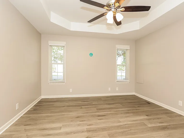 1002 Esquire Ct — Photo 13