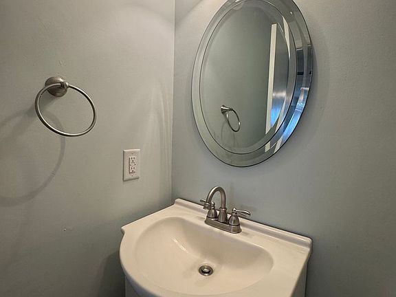 4th image of 2852 Charlemagne Dr
