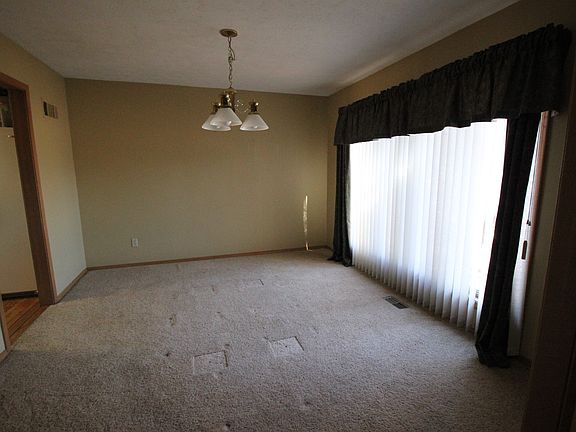4th image of 2505 N Meadowlake Dr