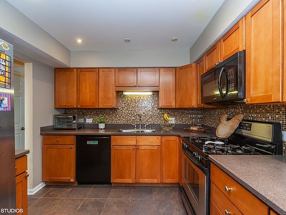 4th image of 837 Faulkner Pl #837