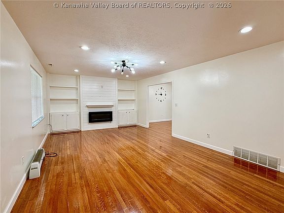 5th image of 207 Taylor Dr