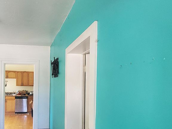 3rd image of 415 N Chicago St