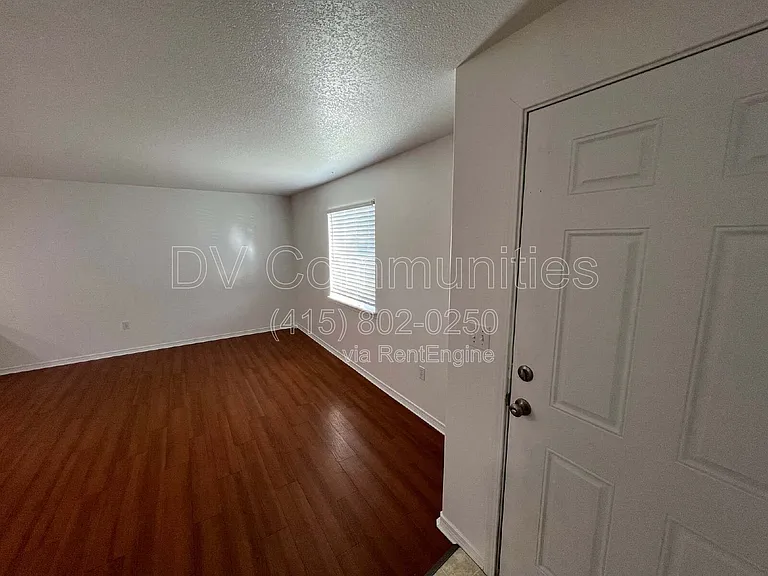 2521 NW Cedar Ave #1 — Photo 6