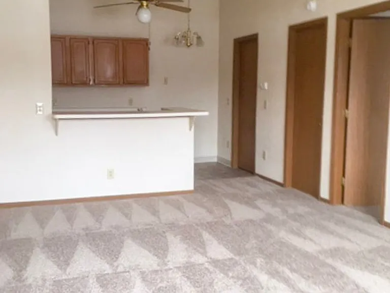 Southampton Apartments — Photo 21