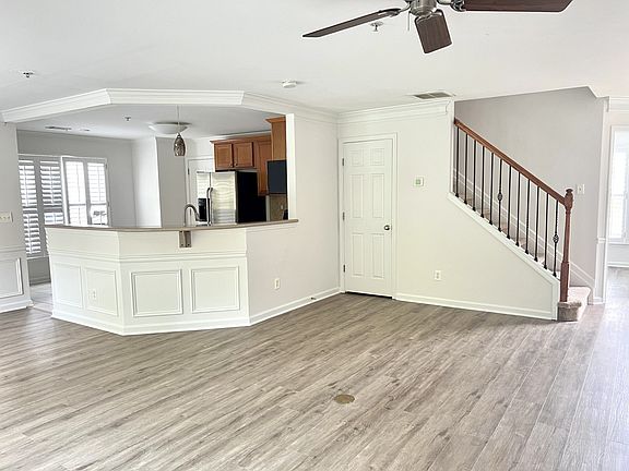 4th image of 273 Balaban Cir