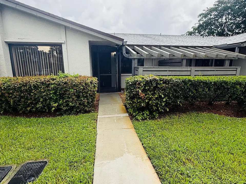 445 Lakeview Dr #3