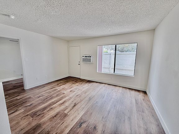 2nd image of 7423 N Lankershim Blvd APT 4