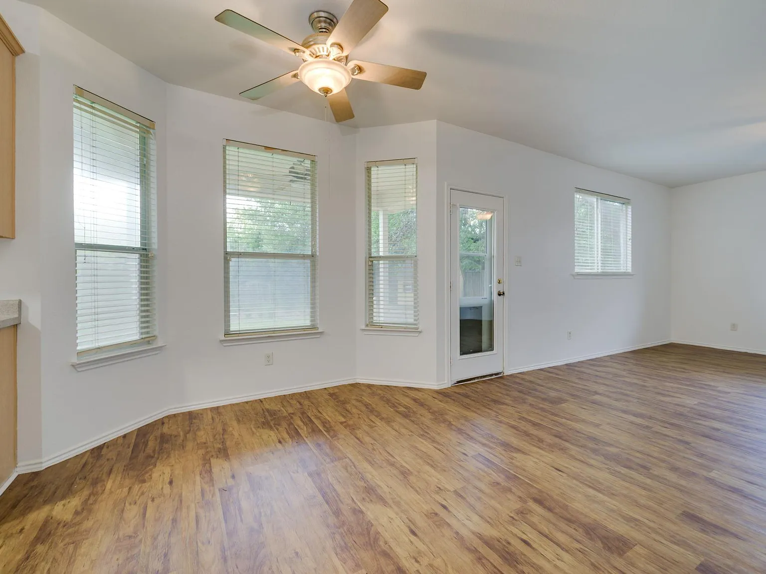 3 bed, 2.5 bath, 2338 sqft, $2,500 — Photo 3