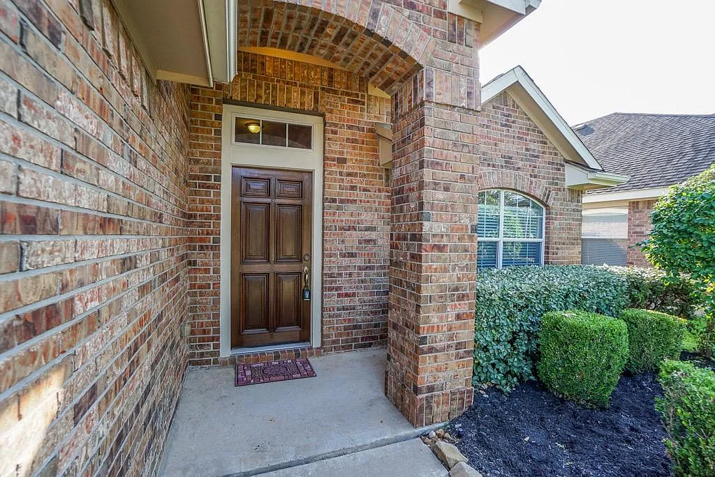 3 bed, 2.0 bath, 2292 sqft, $2,500 — Photo 3