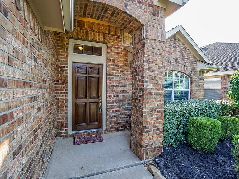 7102 Thistlewood Park Ct — Photo 2