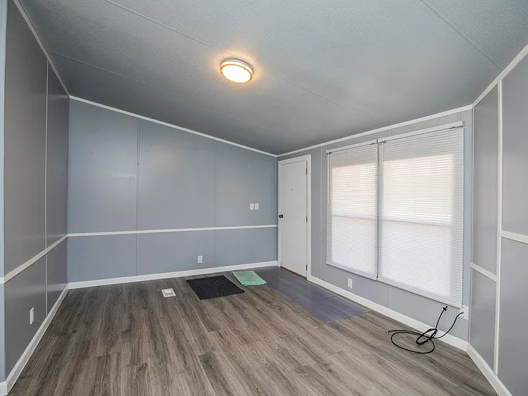 17707 Bittersweet Rd — Photo 2