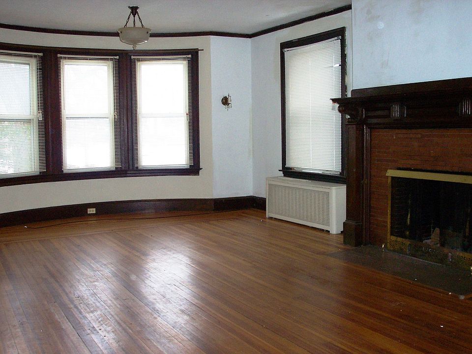 2nd image of 62 Bowdoin St