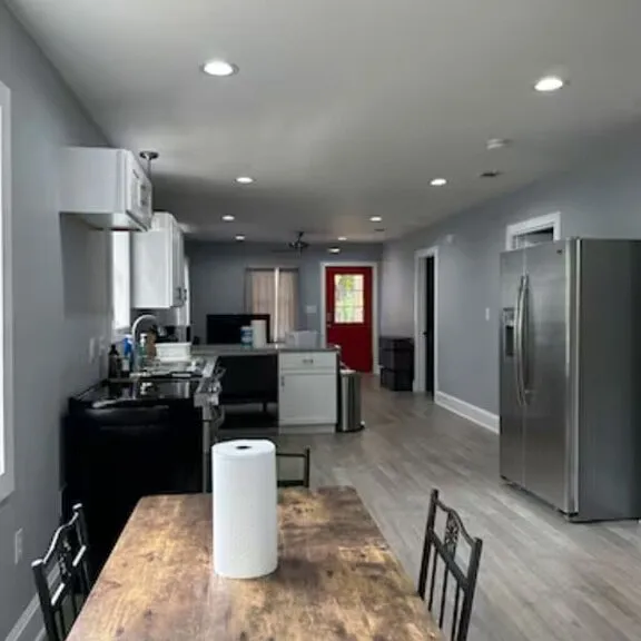 817 W 5th St — Photo 15