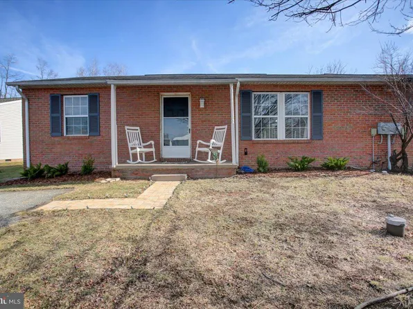 14072 Timothy Dr, Greencastle, PA 17225