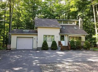233 Wyalusing Dr, Pocono Lake, PA 18347