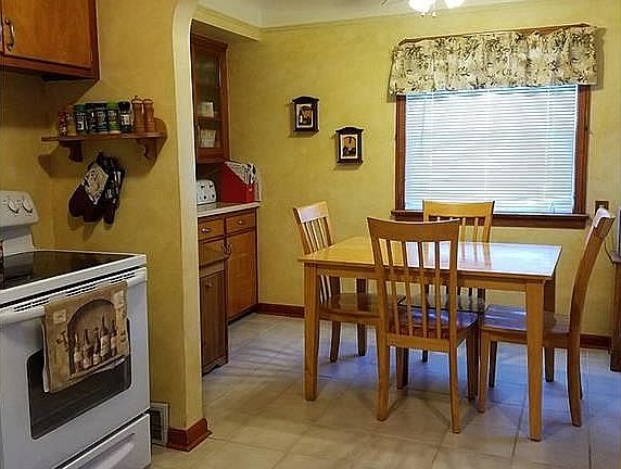eat-in-kitchen with built-ins