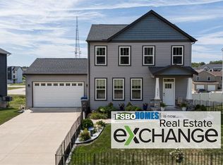 3355 Glenbrook Cir N, Bettendorf, IA 52722