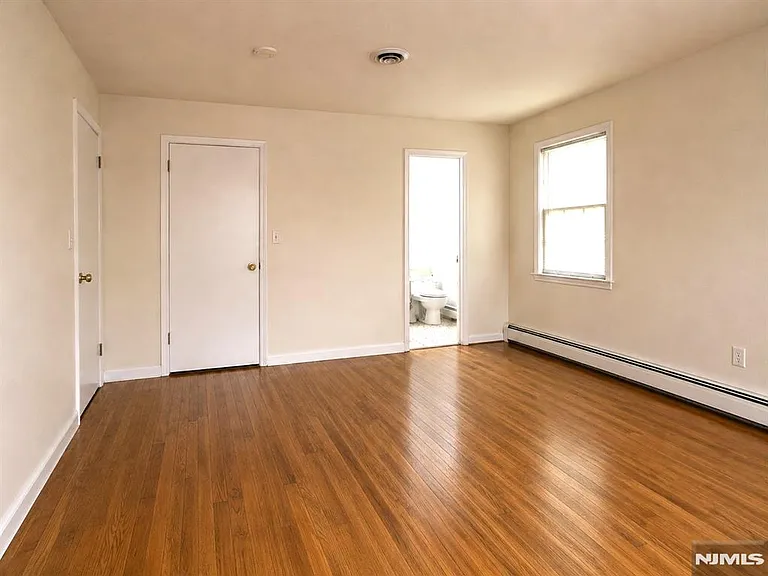 304 Loren Ct — Photo 9