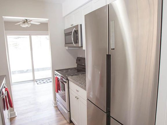 3rd image of 7721 Park Vista Cres