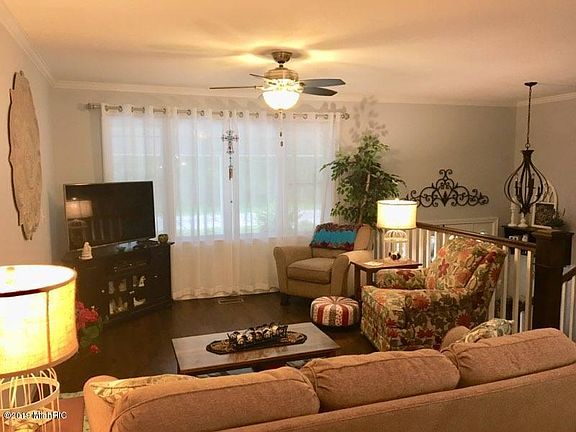 4th image of 1107 Lincoln Dr