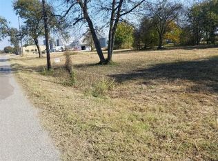 105 Pacific St W, Honey Grove, TX 75446