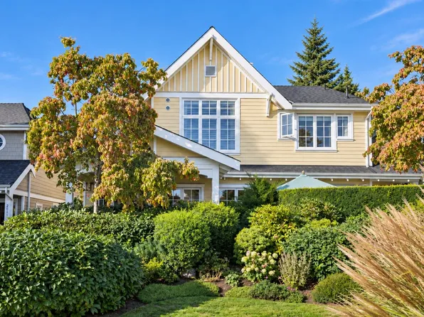 2015 Esquimalt Ave, West Vancouver, BC V7V 1S3